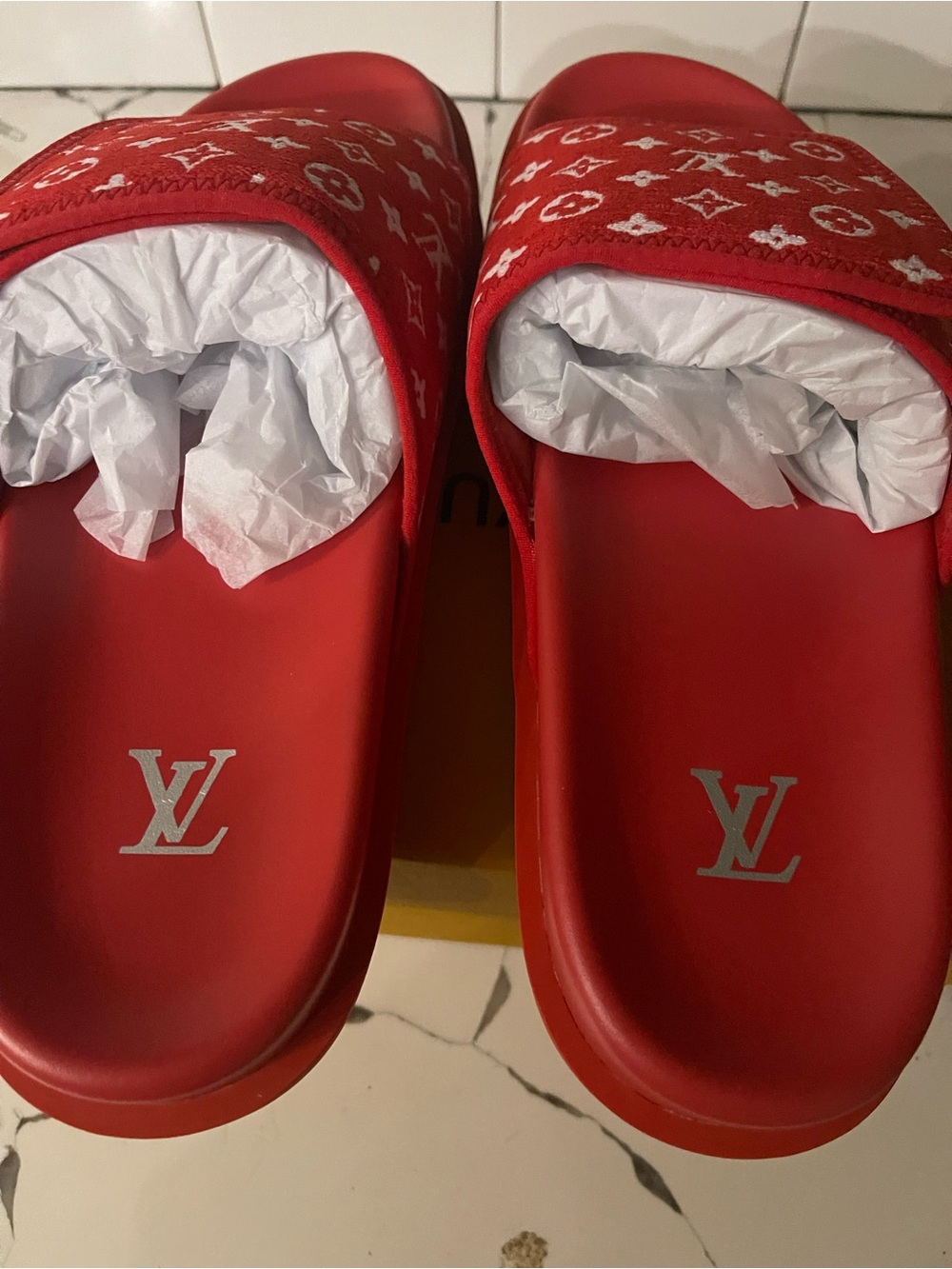 Men’s Designer Slides Size 11. - Picture 2 of 8